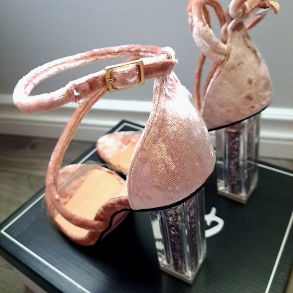 Qupid | Pink crush velvet ~ open toed chunky glitter heel with straps - Picture 6 of 11